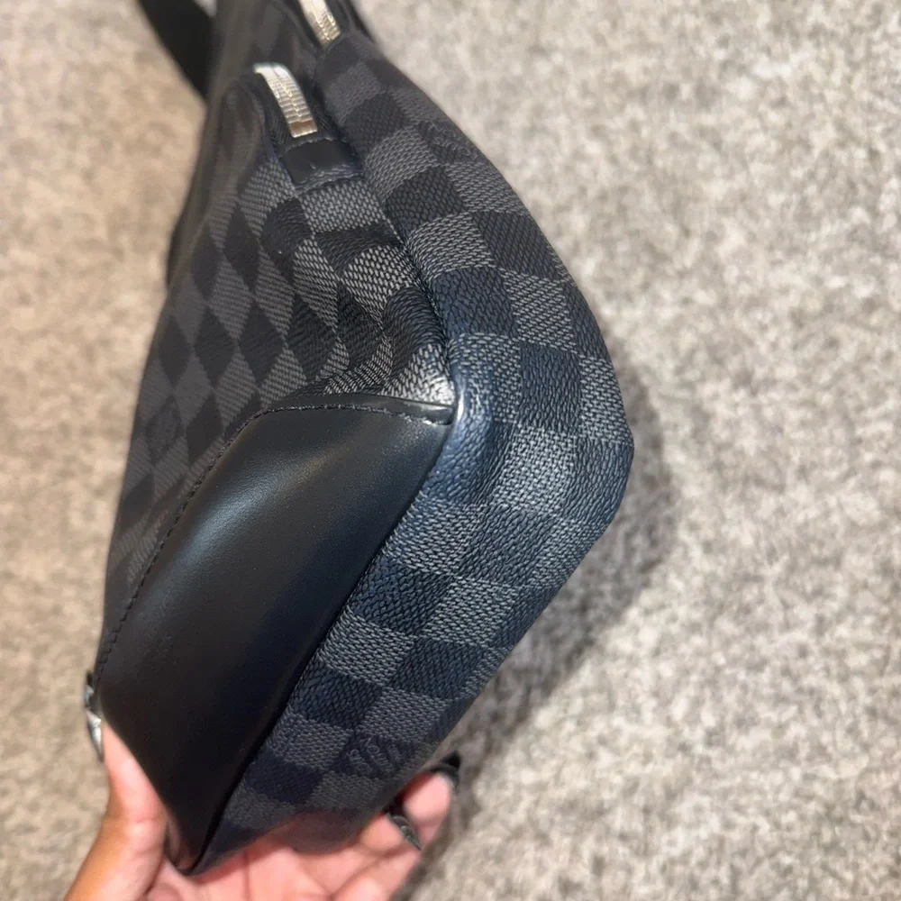 Men’s Louis Vuitton Damier Sling Bag - Picture 3 of 12